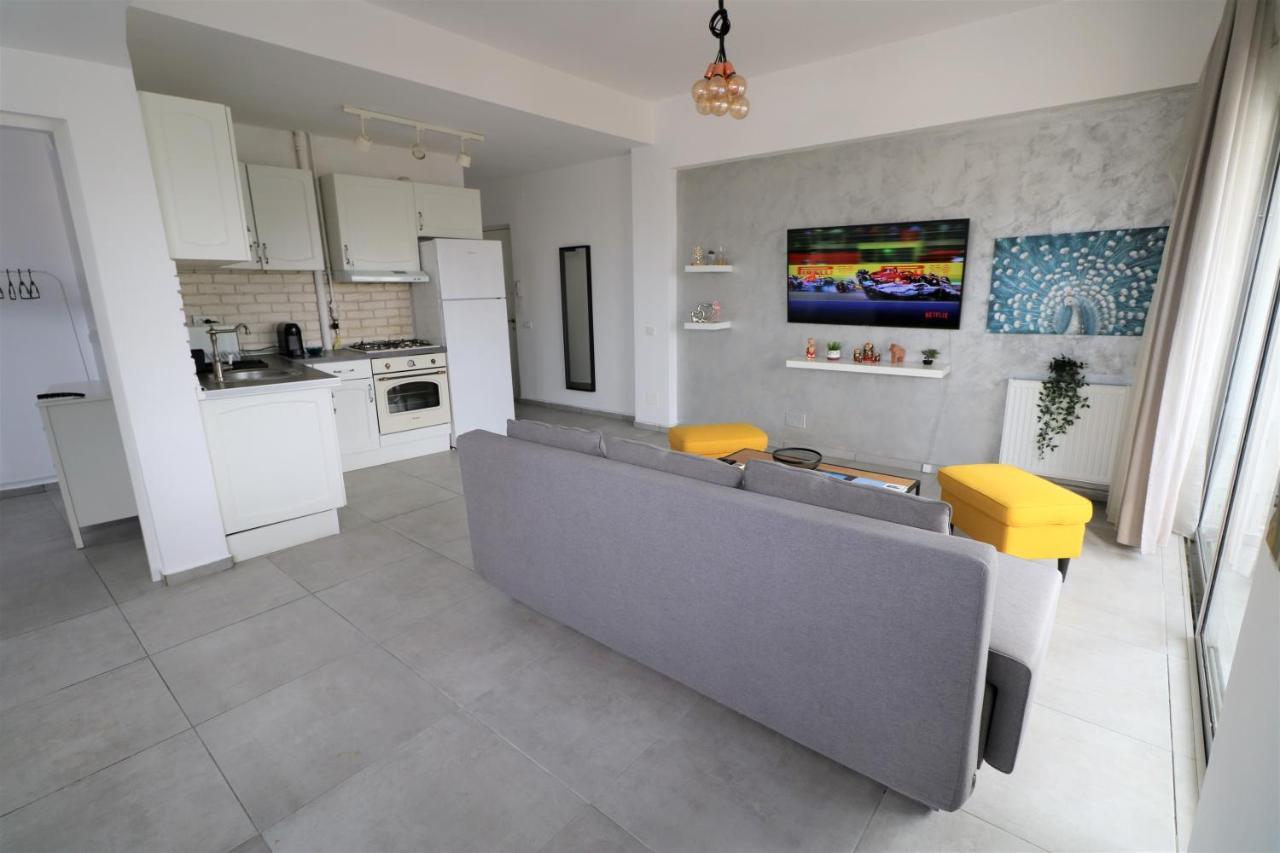 Serenity Heights Apartment: A Panoramic Haven Near Old Town - Free Minibar Bucureşti Ngoại thất bức ảnh