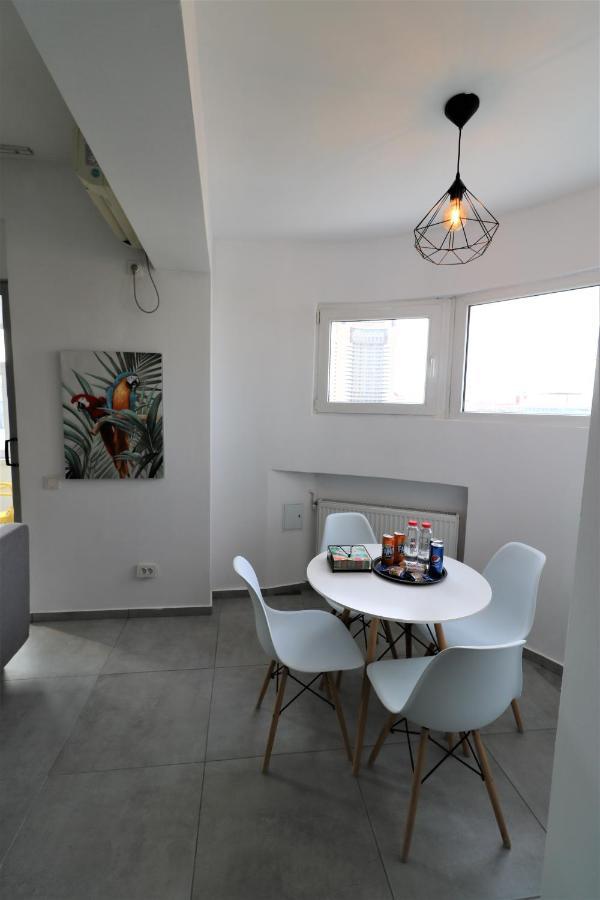 Serenity Heights Apartment: A Panoramic Haven Near Old Town - Free Minibar Bucureşti Ngoại thất bức ảnh