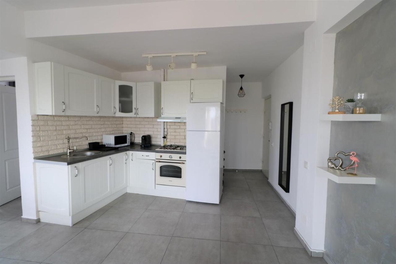 Serenity Heights Apartment: A Panoramic Haven Near Old Town - Free Minibar Bucureşti Ngoại thất bức ảnh