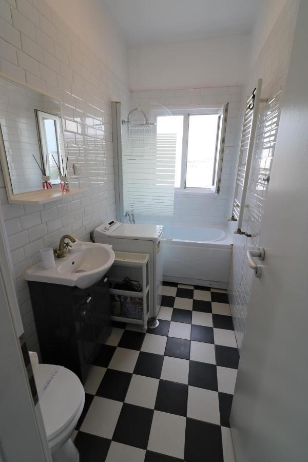 Serenity Heights Apartment: A Panoramic Haven Near Old Town - Free Minibar Bucureşti Ngoại thất bức ảnh