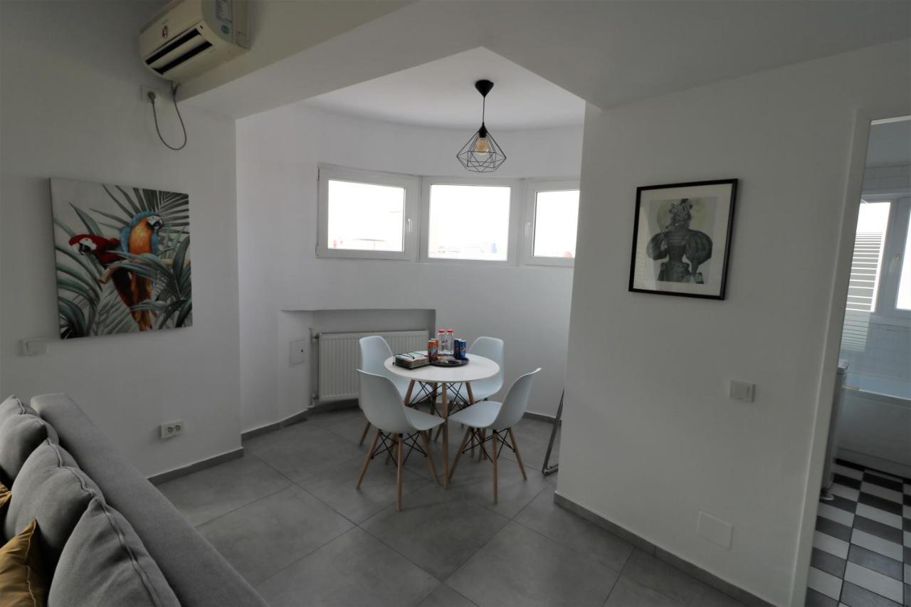 Serenity Heights Apartment: A Panoramic Haven Near Old Town - Free Minibar Bucureşti Ngoại thất bức ảnh