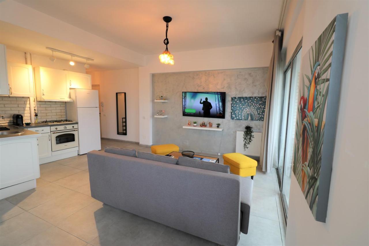 Serenity Heights Apartment: A Panoramic Haven Near Old Town - Free Minibar Bucureşti Ngoại thất bức ảnh