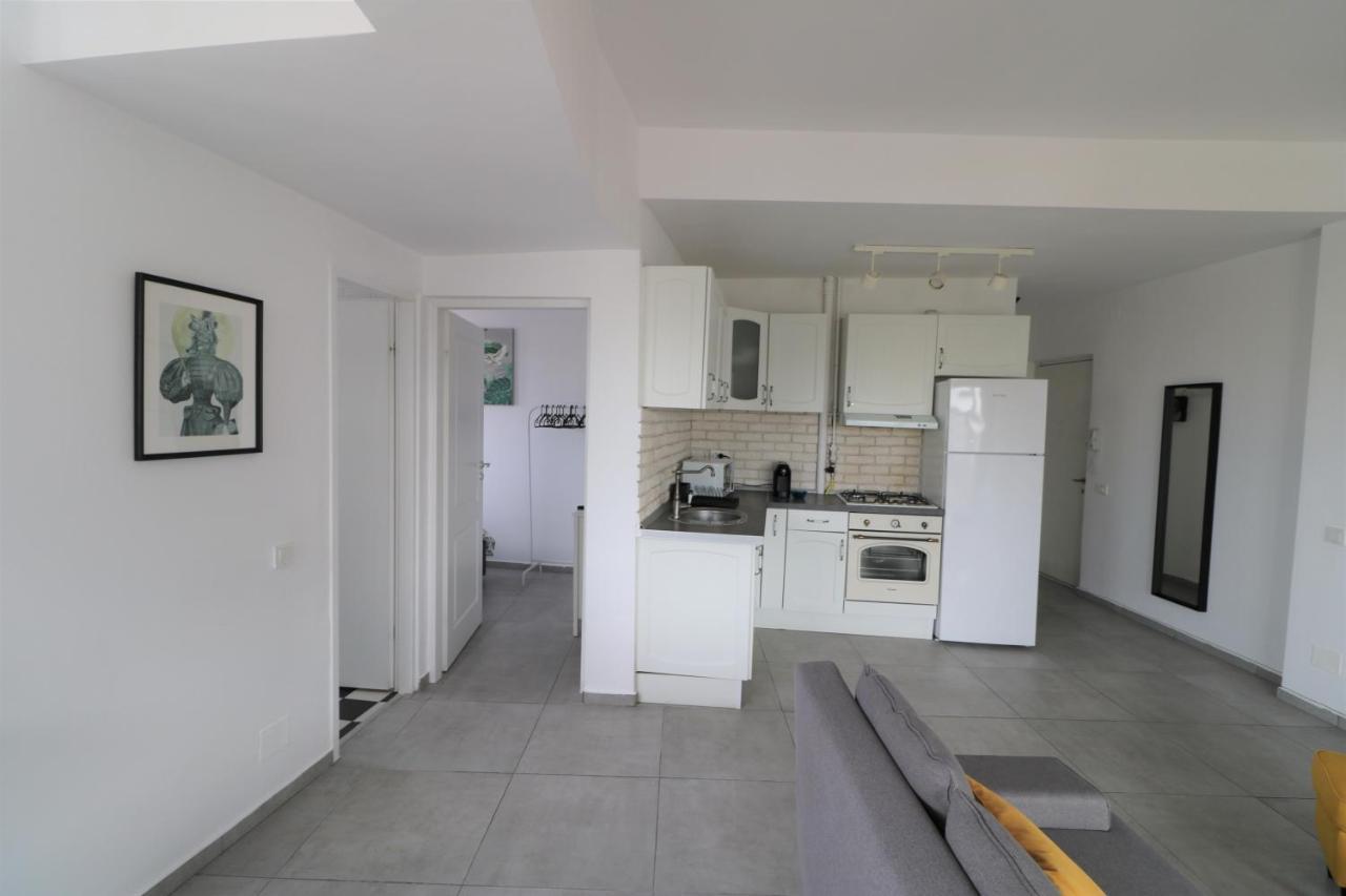 Serenity Heights Apartment: A Panoramic Haven Near Old Town - Free Minibar Bucureşti Ngoại thất bức ảnh