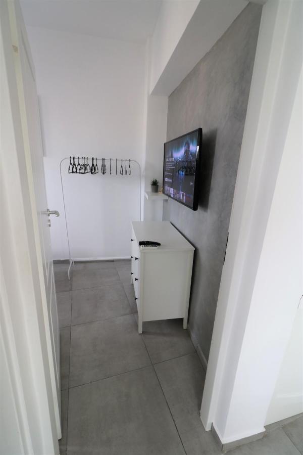 Serenity Heights Apartment: A Panoramic Haven Near Old Town - Free Minibar Bucureşti Ngoại thất bức ảnh