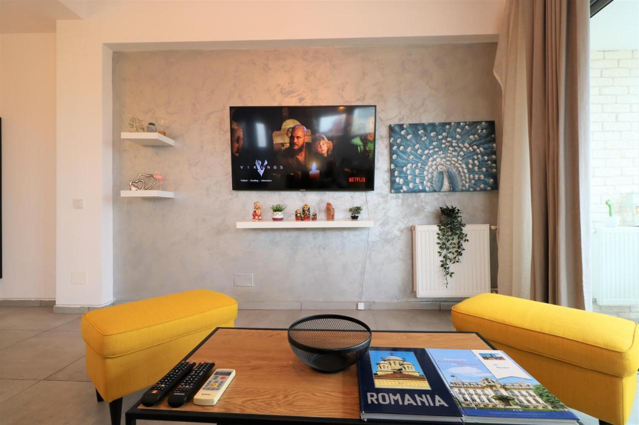 Serenity Heights Apartment: A Panoramic Haven Near Old Town - Free Minibar Bucureşti Ngoại thất bức ảnh