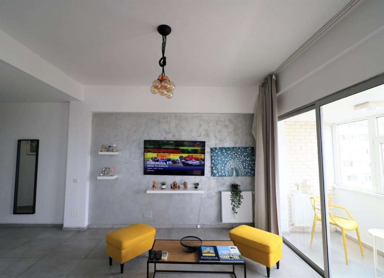 Serenity Heights Apartment: A Panoramic Haven Near Old Town - Free Minibar Bucureşti Ngoại thất bức ảnh