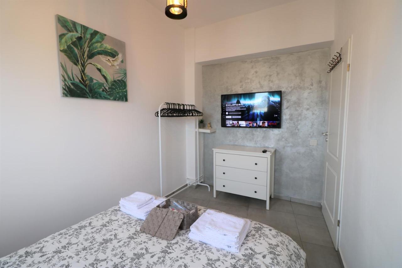 Serenity Heights Apartment: A Panoramic Haven Near Old Town - Free Minibar Bucureşti Ngoại thất bức ảnh