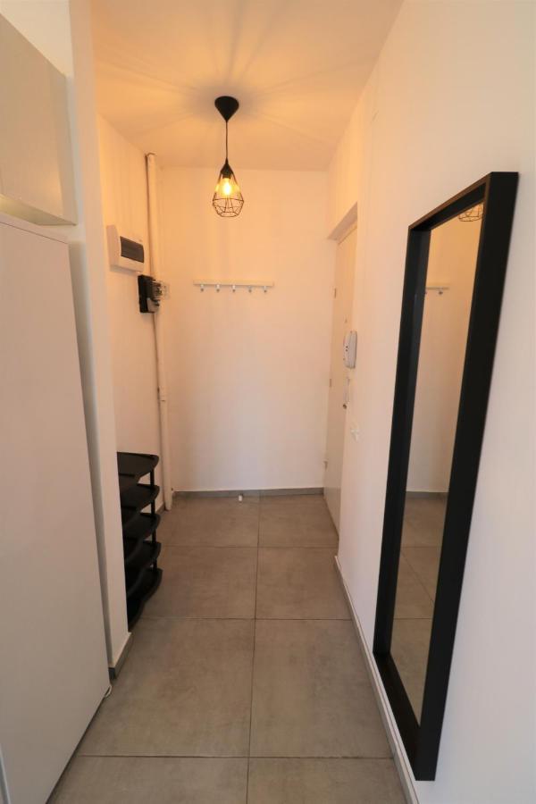 Serenity Heights Apartment: A Panoramic Haven Near Old Town - Free Minibar Bucureşti Ngoại thất bức ảnh