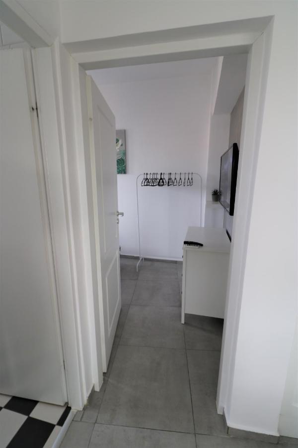 Serenity Heights Apartment: A Panoramic Haven Near Old Town - Free Minibar Bucureşti Ngoại thất bức ảnh