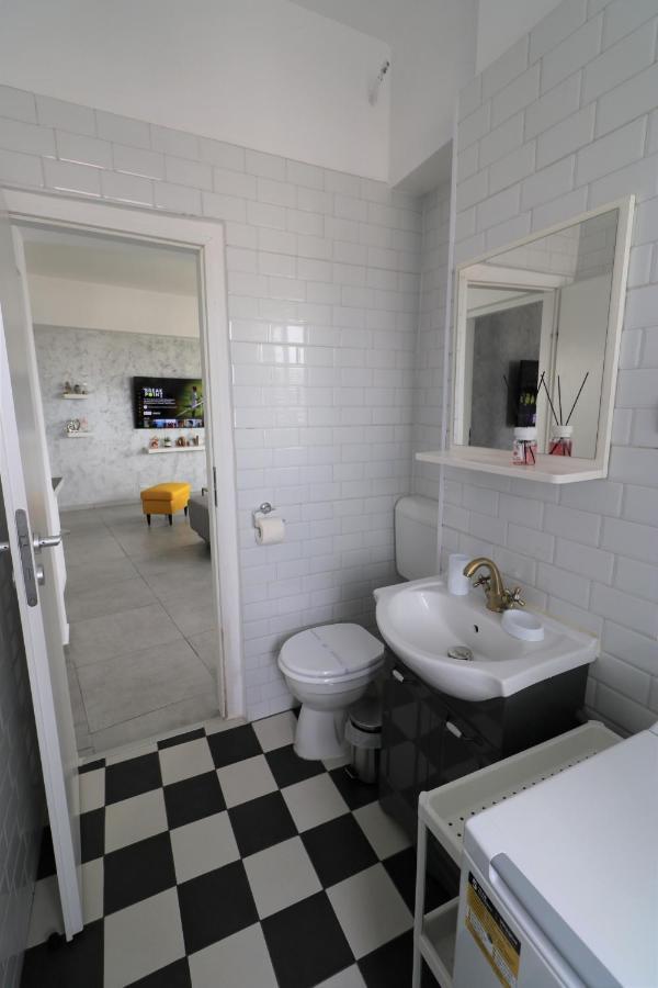Serenity Heights Apartment: A Panoramic Haven Near Old Town - Free Minibar Bucureşti Ngoại thất bức ảnh