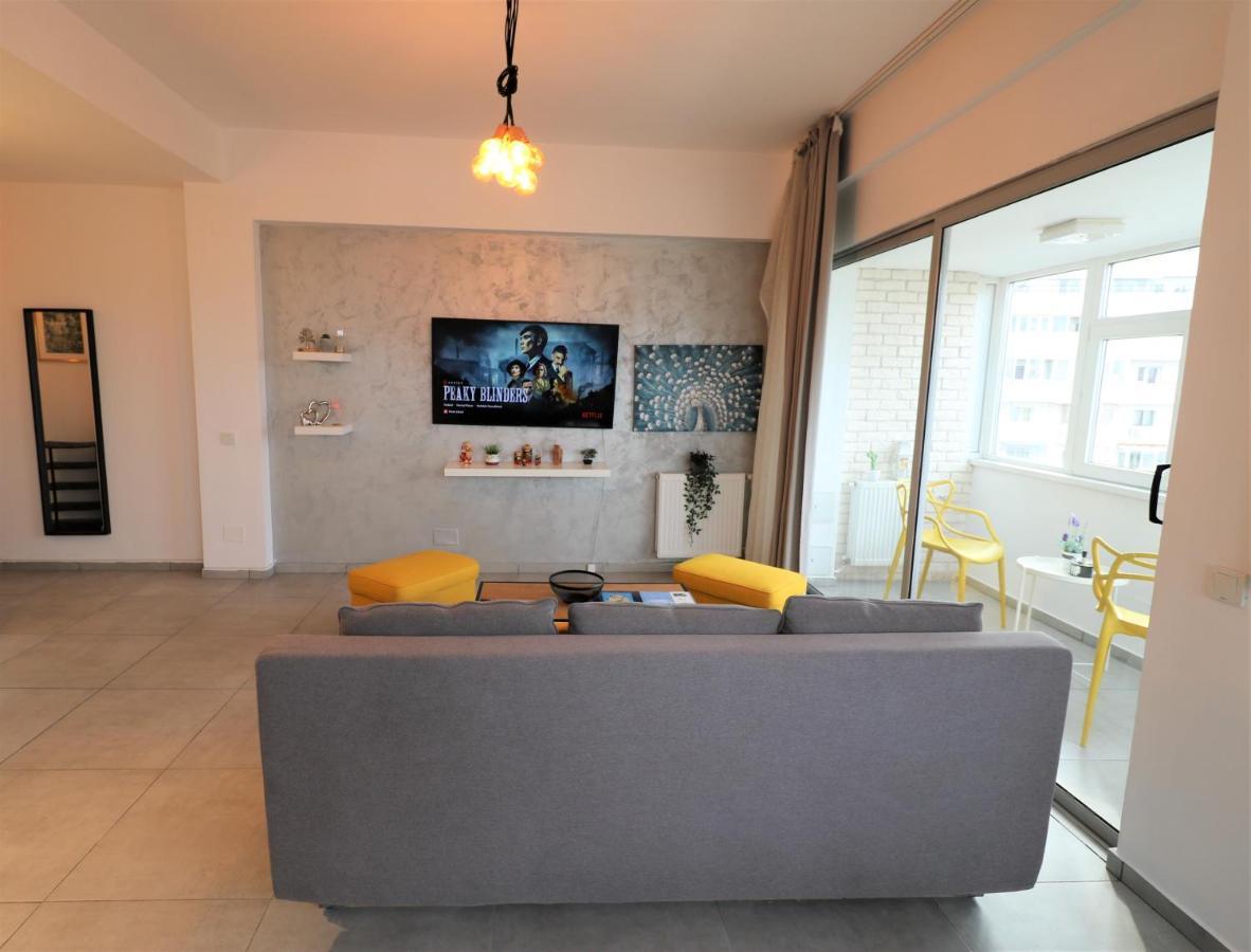 Serenity Heights Apartment: A Panoramic Haven Near Old Town - Free Minibar Bucureşti Ngoại thất bức ảnh
