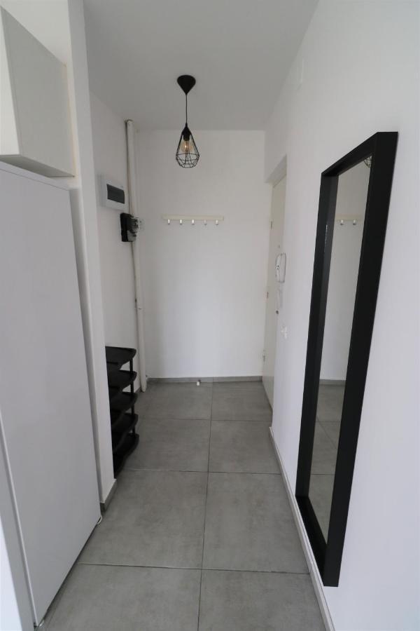 Serenity Heights Apartment: A Panoramic Haven Near Old Town - Free Minibar Bucureşti Ngoại thất bức ảnh