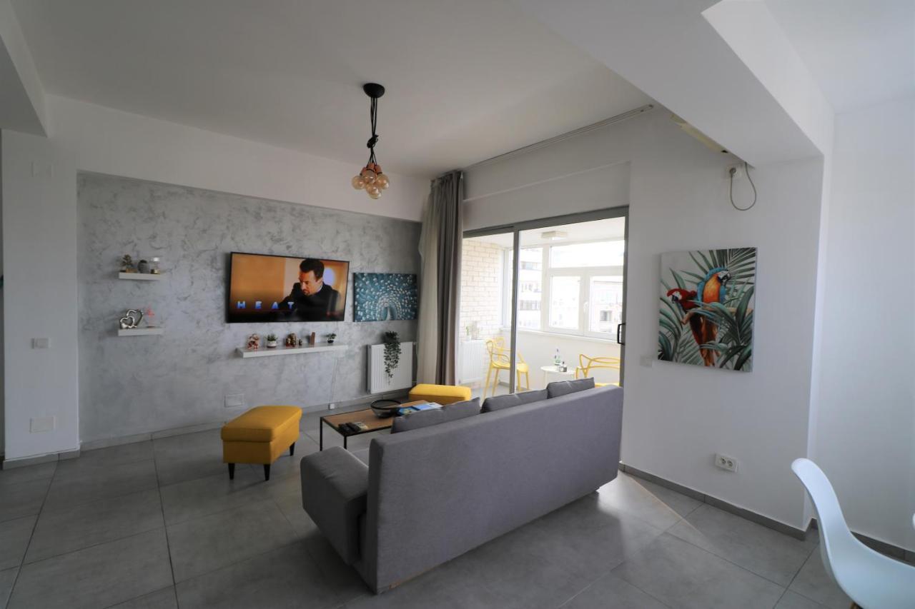 Serenity Heights Apartment: A Panoramic Haven Near Old Town - Free Minibar Bucureşti Ngoại thất bức ảnh