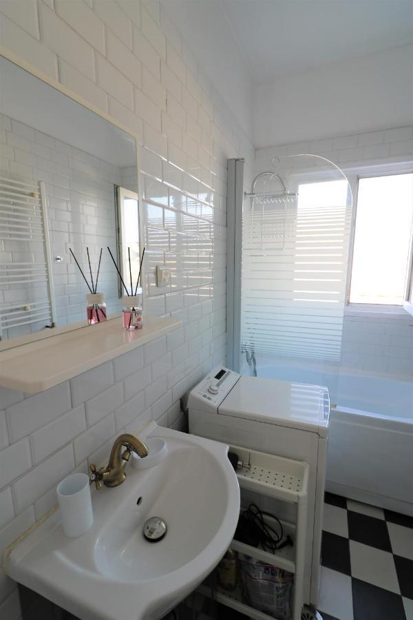 Serenity Heights Apartment: A Panoramic Haven Near Old Town - Free Minibar Bucureşti Ngoại thất bức ảnh
