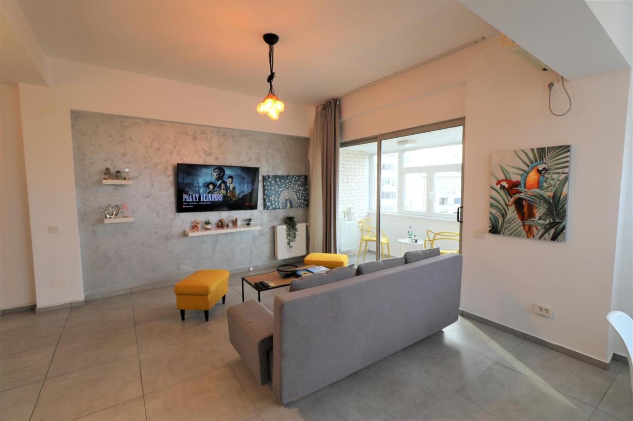 Serenity Heights Apartment: A Panoramic Haven Near Old Town - Free Minibar Bucureşti Ngoại thất bức ảnh